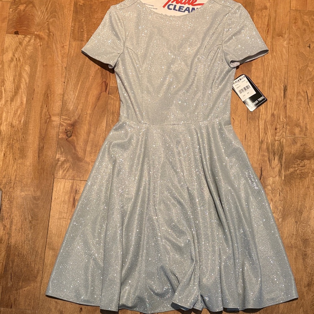 Un Deux Trois Shimmering Silver Dress
Size 5P